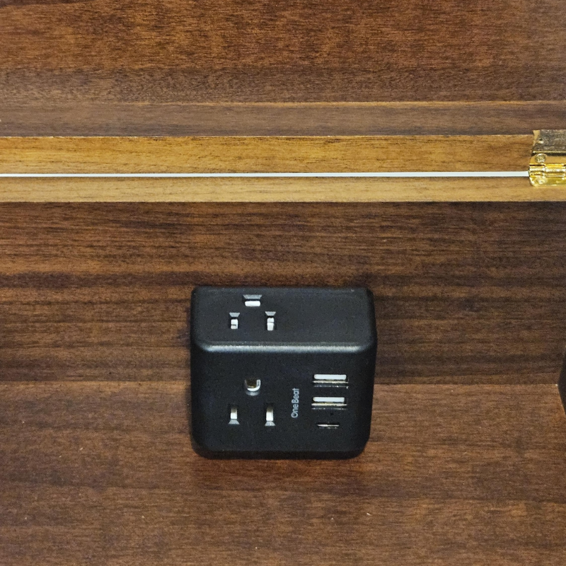 Aerzya Discreet Charging Station
